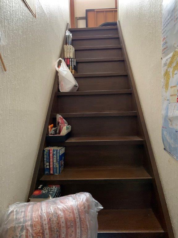 階段の片付け前