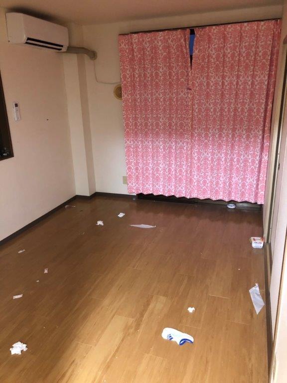 洋室の片付け前